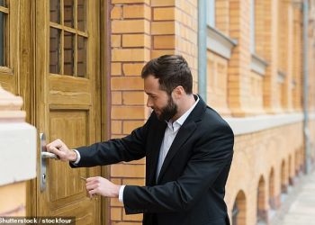 Tourist gets caught almost breaking into a flat after misunderstanding British phrase