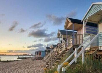 UK village with ‘miles of golden sand’ is a must-visit in autumn | UK | Travel