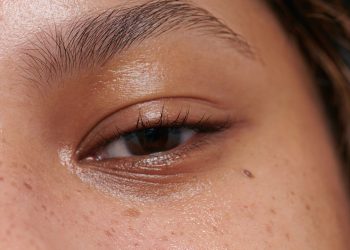 Shark CryoGlow Mask Review: Read One Vogue Editor’s Honest Take