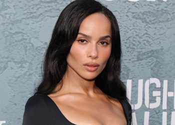 Zoë Kravitz Joins Team (Micro!) Bob