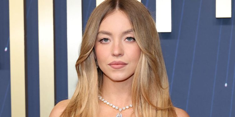 Sydney Sweeney Unveils A Short Bleached Bob