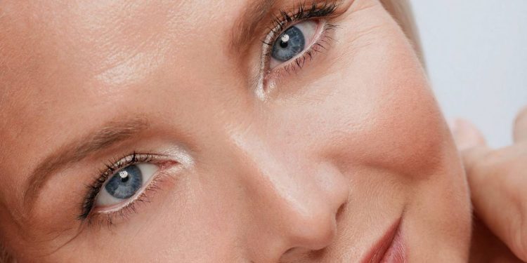 13 Best Eyelash Curlers 2025 for Lifted, Fuller Lashes