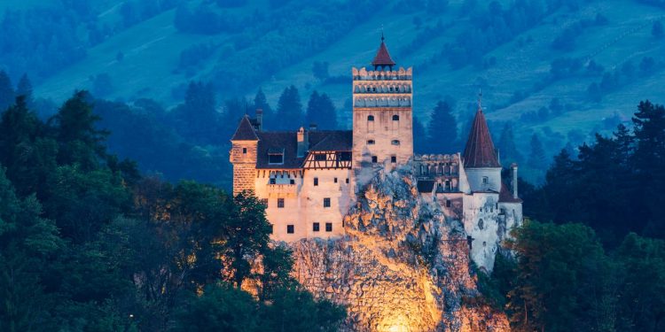 11 Haunted Castles for Spine-Tingling Supernatural Encounters This Halloween