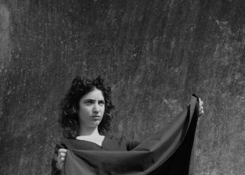 The exhibition reawakening women’s resistance and fight for freedom from the past.