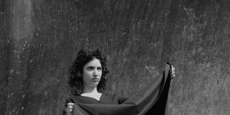 The exhibition reawakening women’s resistance and fight for freedom from the past.