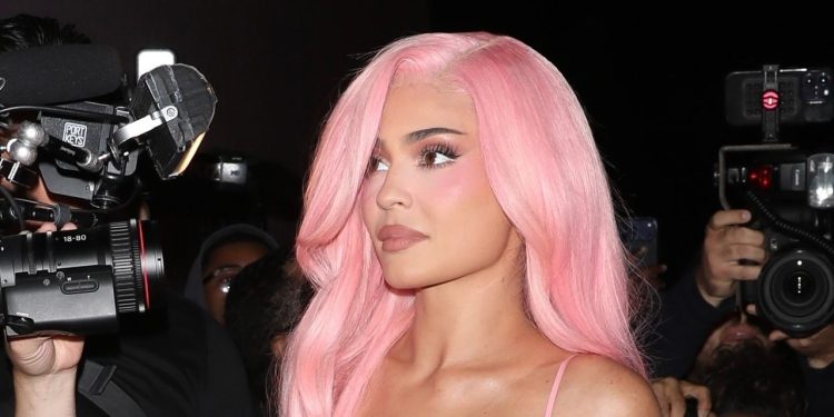 Kylie Jenner Returns to Her King Kylie Era Best With Bubblegum Pink Hair