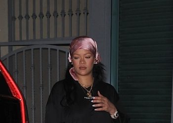 Forget a Pop of Red, Rihanna Reps a Pop of Pink