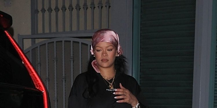 Forget a Pop of Red, Rihanna Reps a Pop of Pink