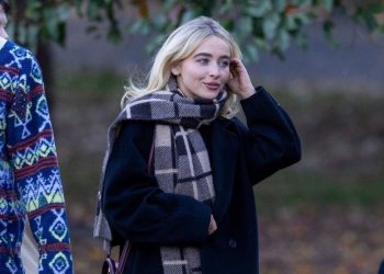 Playing Tourist, Sabrina Carpenter Nails Fall Style in New York