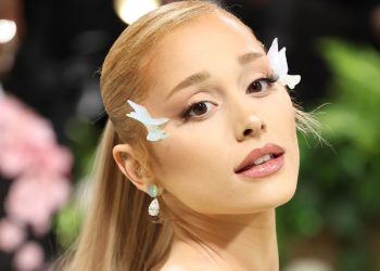 Goodbye, Glinda! Ariana Grande Ditches Blonde And Returns To Her Roots