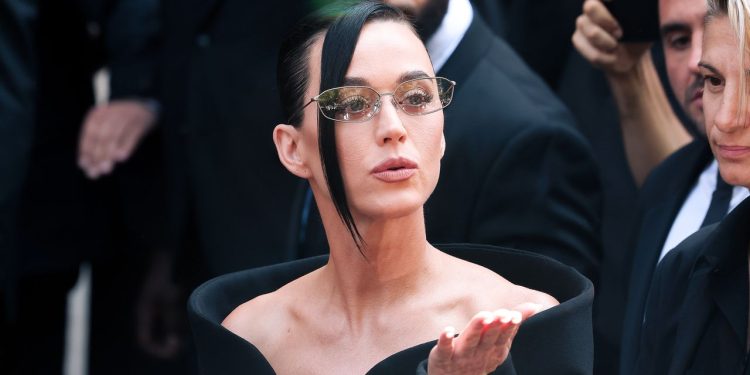 Katy Perry’s Beauty Evolution, From California Girl to Outer-space Alien