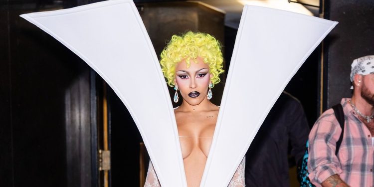 Doja Cat Turned SNL Into Her Own High-Fashion Playground