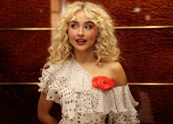 Sabrina Carpenter Nailed the Art of Showgirl Style on SNL