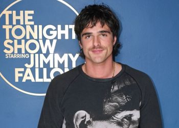 Jacob Elordi Leans Into Knitwear Method Dressing