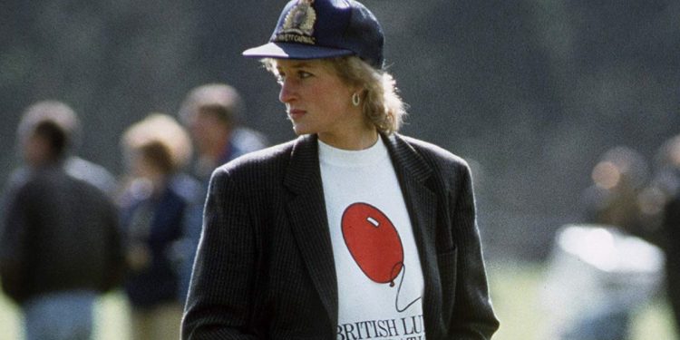 How to Nail the Western Boots Trend Without Going Full Cowgirl