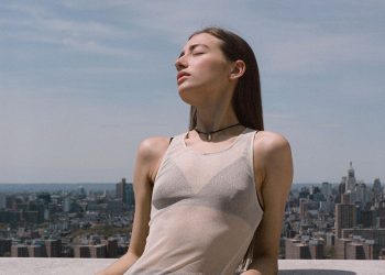 Is There a Benefit to Rubbing Castor Oil on Your Stomach?