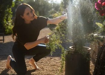 Meghan Markle Goes Barefoot for Wellness—and She’s Not the Only One