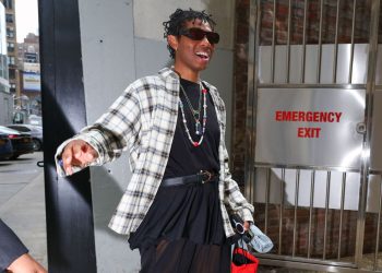 I Suddenly Need a Flannel Shirt, Thanks to These Street Style Stars