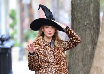 Jennifer Lawrence Adds a Surprising, Seasonal Accessory to Her Fave Leopard Coat