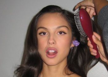 I’ve Worn a Center Part All My Life—but a Side Part Is the Move This Fall