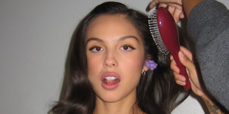 I’ve Worn a Center Part All My Life—but a Side Part Is the Move This Fall