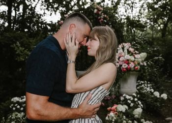 A Closer Look at Taylor Swift’s Engagement Ring—With the Designer’s Details