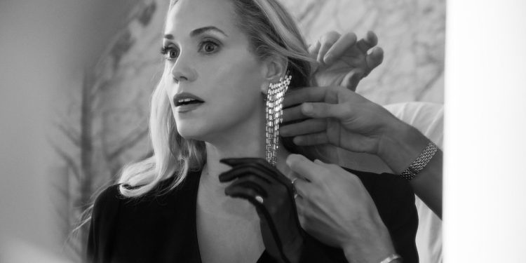 Elizabeth Berkley, the OG Showgirl, Hits Paris Fashion Week