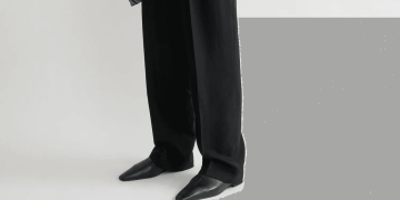 Flat Boots Are the Ultimate Sensible Shoe—20+ Fall Styles to Shop