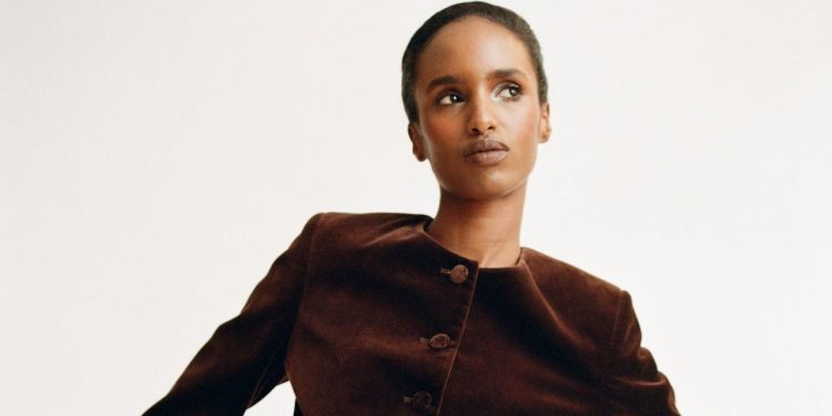 9 Very Luxe and Lustrous Velvet Outfit Ideas to Try This Winter