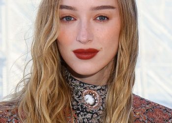 Here First: Phoebe Dynevor Has a Bob!