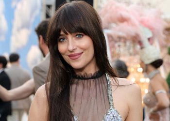 Dakota Johnson on Her Favorite Shampoo and Cutting Her Own Bangs