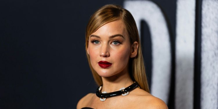Jennifer Lawrence Perfects the Witchy Red Lip