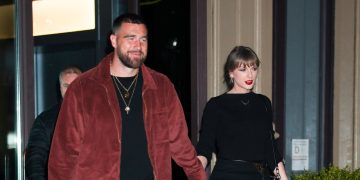 Queen of Tights Taylor Swift Makes a Lacy Statement for Date Night