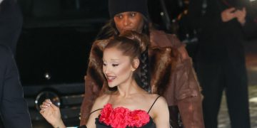 Give Ariana Grande Her Flowers for This Vintage Deep Dive Dress