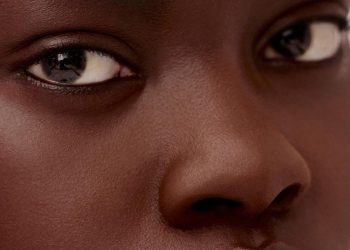 10 Best Setting Powders Ensure Long-Lasting Makeup Wear and Control Excess Shine