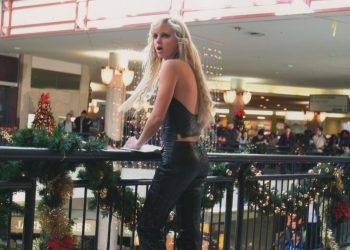 20 Years Later, Samantha James From ‘Just Friends’ Is Still a Holiday Style Icon