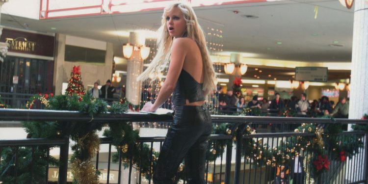 20 Years Later, Samantha James From ‘Just Friends’ Is Still a Holiday Style Icon