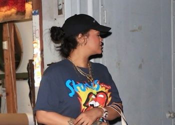 Even Rihanna Can’t Resist the Ease of the Boat and Tote