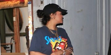 Even Rihanna Can’t Resist the Ease of the Boat and Tote