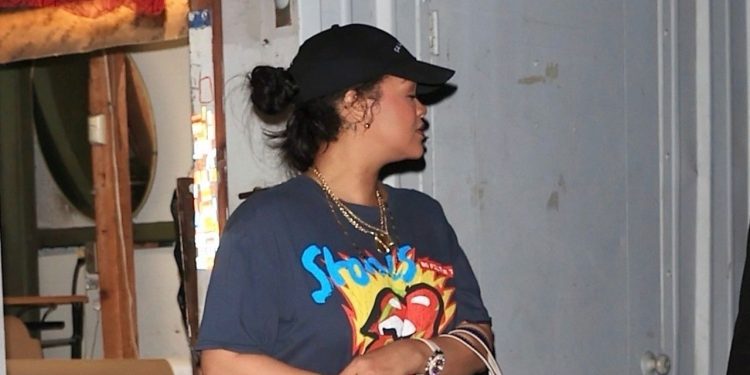 Even Rihanna Can’t Resist the Ease of the Boat and Tote