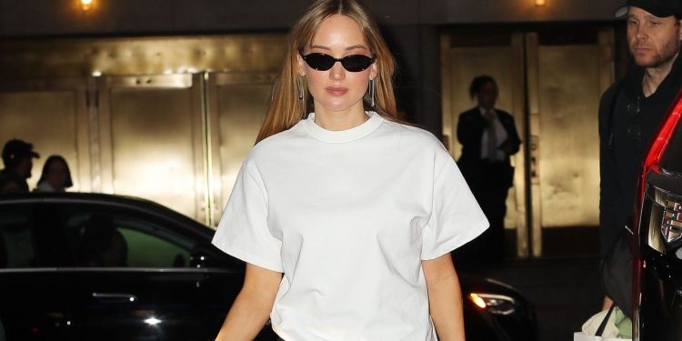 Can a White Tee Be Glamorous? Jennifer Lawrence Says Yes