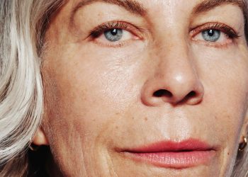 7 Best Glosses for Gray Hair to Restore Softness and Vibrancy