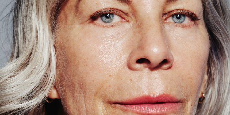 7 Best Glosses for Gray Hair to Restore Softness and Vibrancy