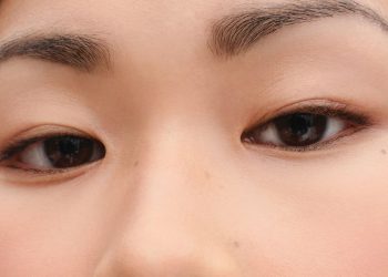 11 Best Blurring Powders for a Flawlessly Airbrushed Finish