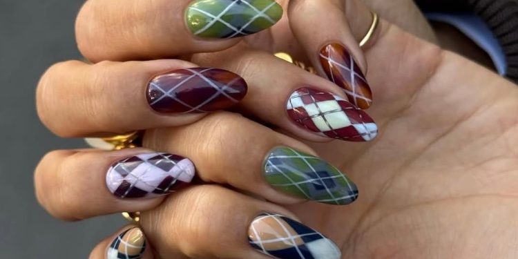 Plaid Nails: The Preppy Trend Is Coming for Your Manicure