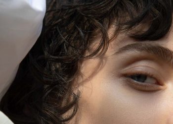 10 Pro Tips To Brighten And Lift The Eye Area, According To The Experts