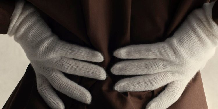 40 Best Winter Gloves to Shop in 2025—Leather, Cashmere, Wool & Shearling