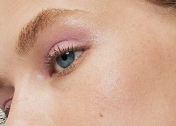 How to Do an Easy Eye Makeup Look in Five Minutes Flat