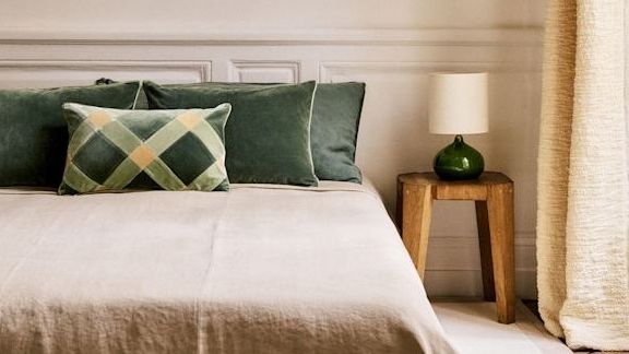 How to Style a Bed, According to Interior Designers